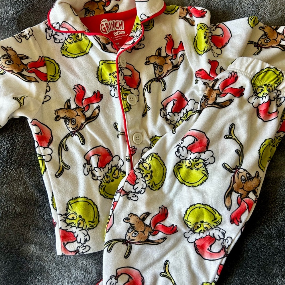 Dr. Seuss Grinch Pajama Set